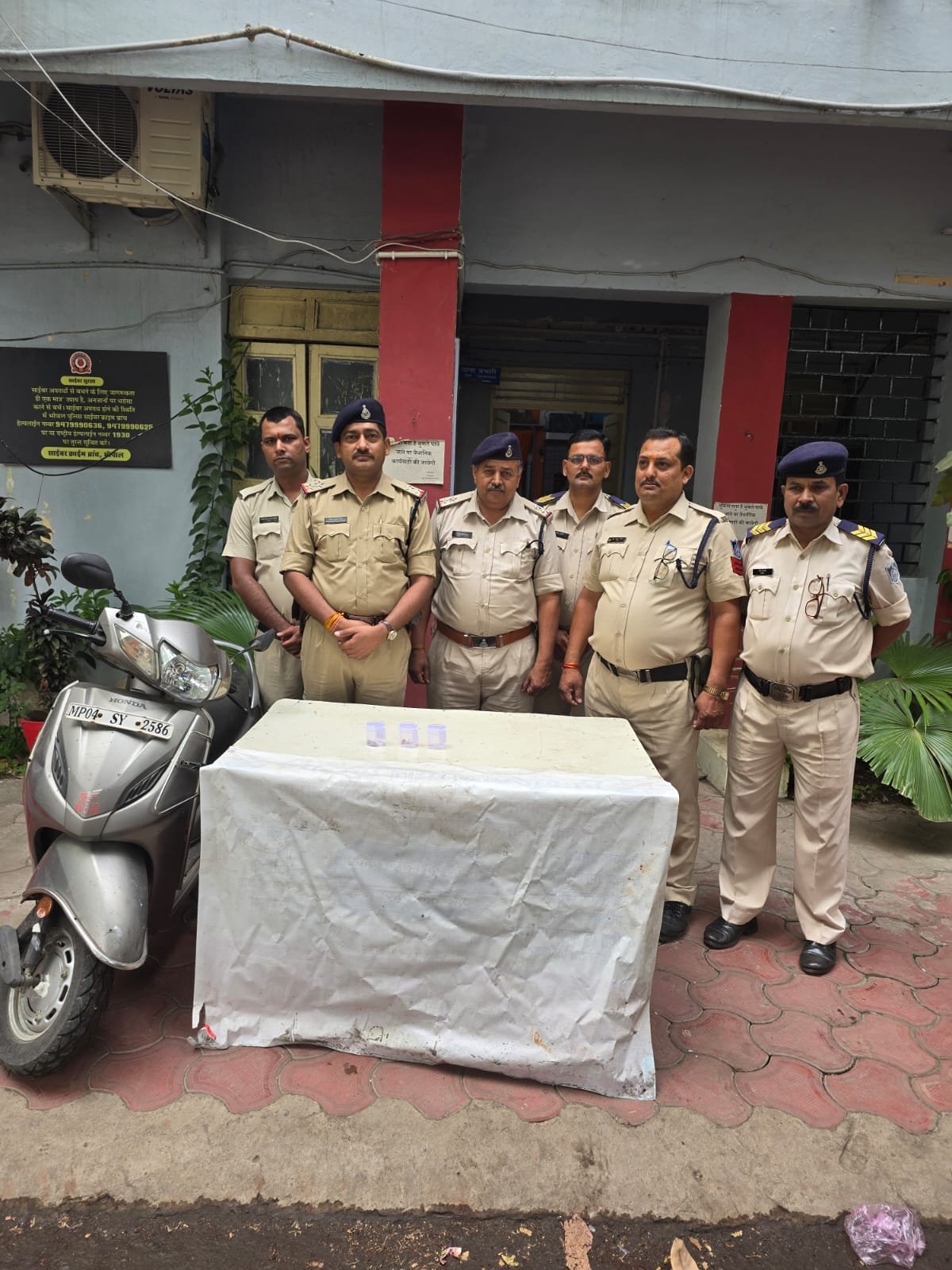 थाना शाहजहाँनाबाद पुलिस ने शातिर चोर को गिरफ्तार किया