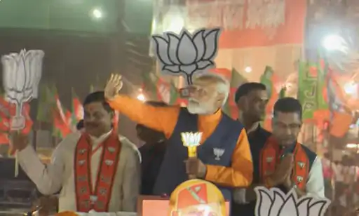 जबलपुर में प्रधानमंत्री मोदी का रोड शो:खुली जीप में करीब एक किलोमीटर चले
