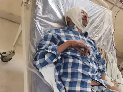 फॉर्च्यूनर कार ने बाइक सवार तीन को टक्कर मारी
