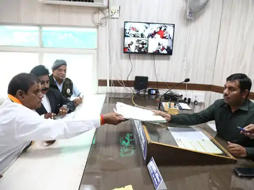 सबसे अमीर कांग्रेस के अरुण, ₹6.90 करोड़ की संपत्ति, फिर भी पत्नी के मुकाबले कम