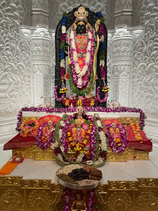 प्राण प्रतिष्ठा के बाद रामलला का पहला सूर्य तिलक