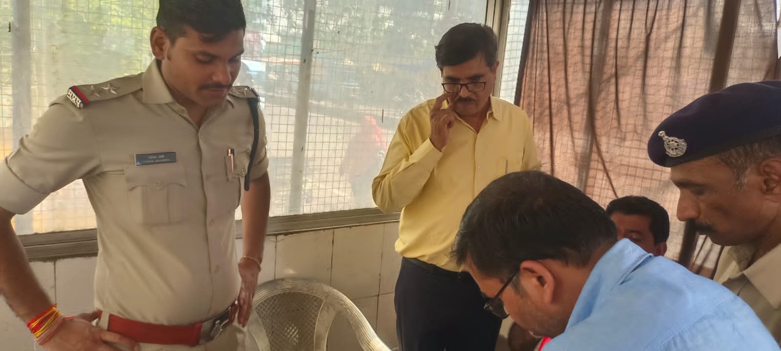 थाना हनुमानगंज ने चेकिंग के दौरान पकड़े 175000