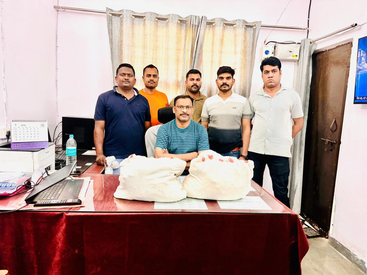 क्राइम ब्रांच ने गांजा तस्करों को पकड़ा