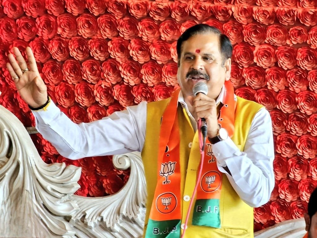लोकसभा चुनाव के प्रदेश प्रभारी डॉ. महेन्द्र सिंह ने महू विधानसभा की बैठक को किया संबोधित