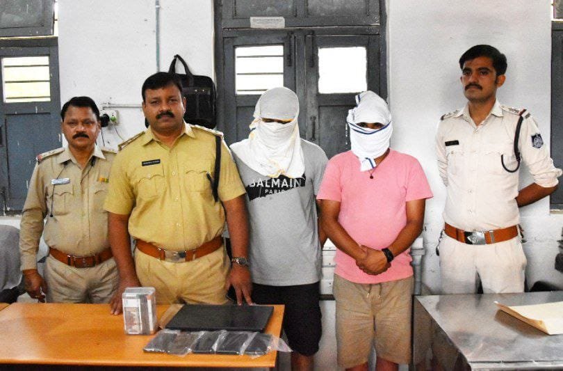 थाना सिविल लाइन पुलिस सट्टा खेलते हुए दो आरोपीयो को गिरफ्तार किया