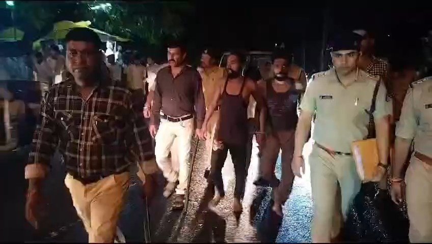 शहर के नामचीन बदमाशों का पुलिस ने निकाला जुलूस, शोएब अन्ना अभी भी पुलिस की गिरफ्त से दूर