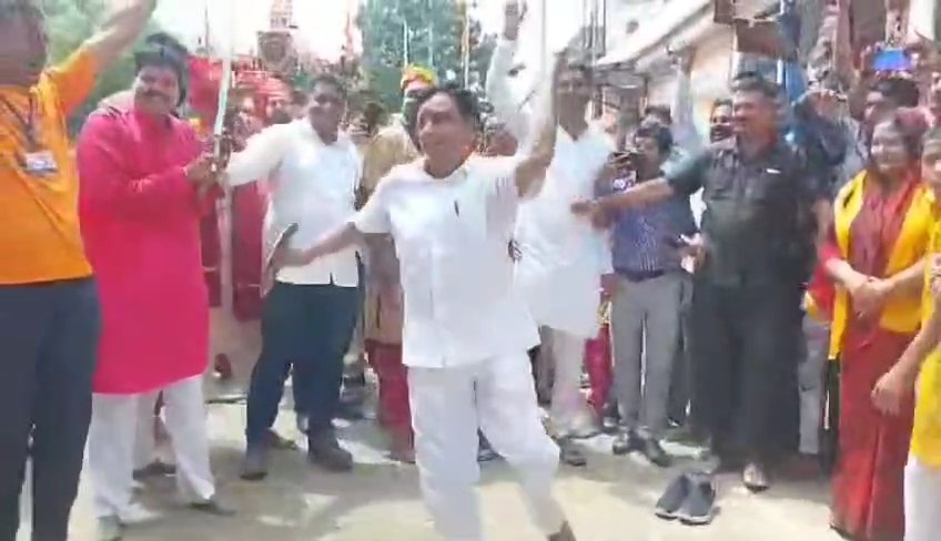 डिप्टी सीएम जगदीश देवड़ा ने घुमाई तलवार