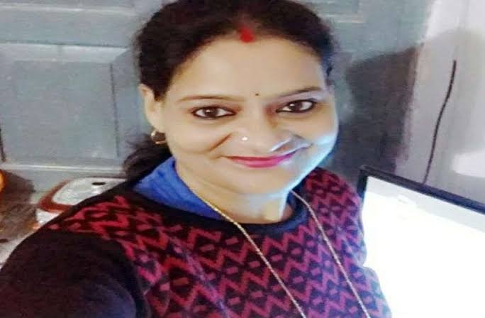 तहसीलदार की पोस्ट-‘मुंह छिपाकर दारू पी रही प्रियंका गांधी’