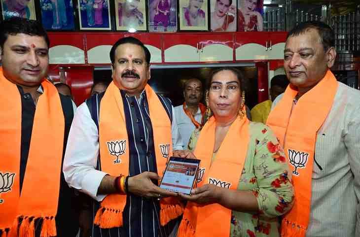 BJP प्रदेश प्रभारी ने किन्नर गुरु सुरैया को दिलाई सदस्यता