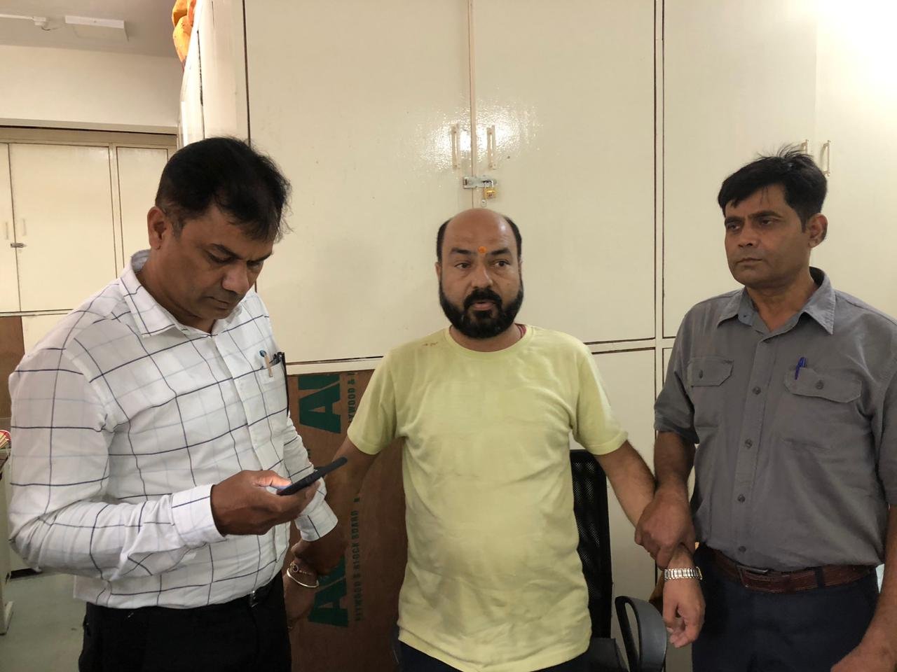 भोपाल में DPI का क्लर्क रिश्वत लेते पकड़ाया