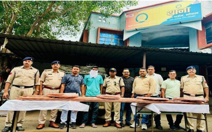थाना अशोका गार्डन पुलिस ने कापर वायर एवं महिंद्रा वाहन चोरी करने वाले ड्राइवर को किया गिरफ्तार