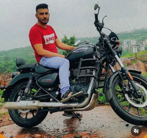 बच्ची से रेप के मामले में स्कूल के बाहर प्रदर्शन