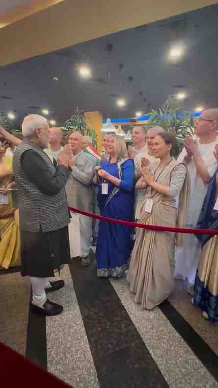 रूस में प्रधानमंत्री नरेंद्र मोदी का भव्य स्वागत हुआ