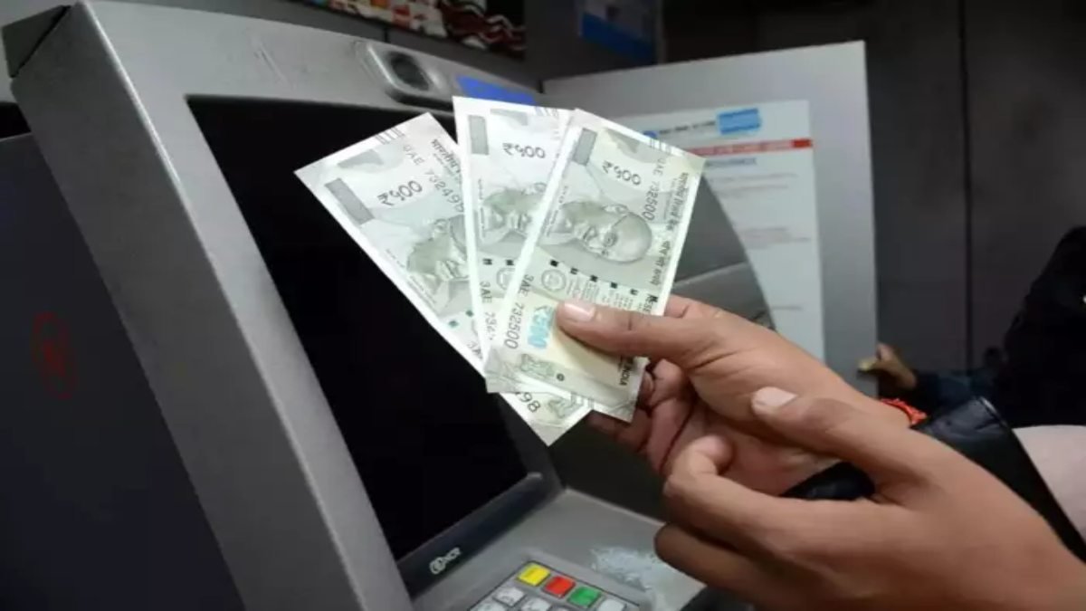 इंदौर में दूसरे का ATM थमा निकाले 45 हजार रुपए