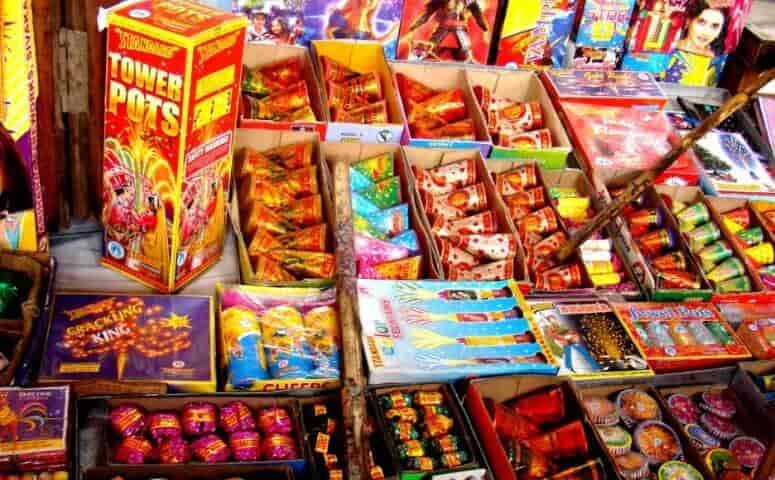 13 साल से बिना लाइसेंस चल रही पटाखा फैक्टरी में विस्फोट, पुलिस की भूमिका पर उठे सवाल