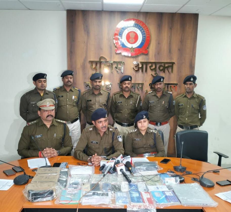 कोलार पुलिस ने फर्जी तरीक से बैंक खाता खरीदने बेचने वालो का पर्दाफाश कर 03 आरोपियो को किया गिरफ्तार