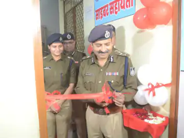 भोपाल के 37 थानों में साइबर हेल्प डेस्क शुरू:पहली शिकायत रिटायर्ड अधिकारी ने की; स्नैपडील का कर्मचारी बन लिंक दिया, ₹1.5 लाख निकाले
