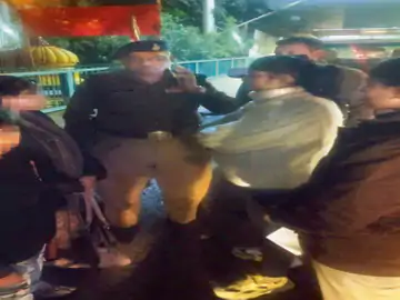पति से विवाद… बेटे के साथ तालाब में जान देने पहुंची महिला
