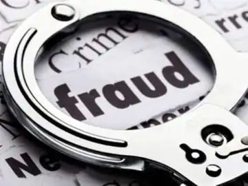 आंखो के डॉक्टर के साथ धोखाधड़ी