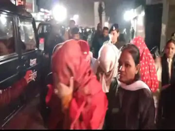 मसाज थैरेपी सेंटर में पकड़ाया सेक्स रैकेट:6 लड़कियां, 2 कस्टमर पकड़े
