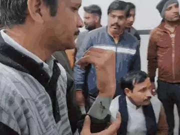 कुत्ते ने भाजपा नेता समेत 35 लोगों को काटा