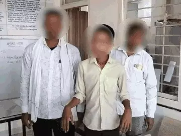 प्रिंसिपल ने छात्र के सिर पर घूंसे मारे, हाथ मरोड़ा