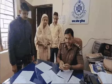 रीवा में ऑटो ड्राइवर को मिले 27,500 रुपए:थाने पहुंचकर जमा कराया