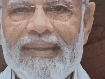 पीएम-सीएम के पोस्टर पर कालिख पोतकर लिखा आतंकवादी