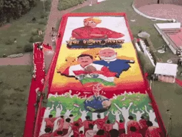 शौर्य स्मारक में बनाई विश्व की सबसे बड़ी रंगोली:4 हजार किलो कलर्स का हुआ इस्तेमाल