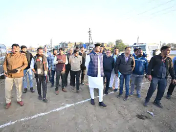 भोपाल में अवैध प्लाटिंग, मंत्री को देख भाग निकले