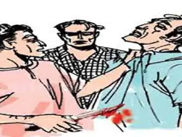 सिगरेट का धुआं मुंह पर छोड़ने की बात पर विवाद
