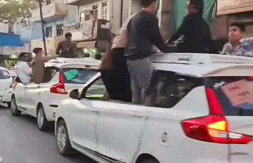 रतलाम की सड़कों पर इंदौर के युवकों की स्टंटबाजी