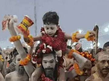 महाकुंभ का आखिरी अमृत स्नान, 81 लाख ने डुबकी लगाई