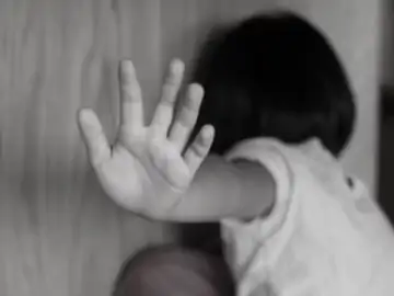 पड़ोसी ने 6 साल की मासूम को किया बेड टच