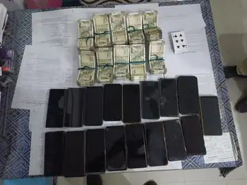 देवास में खेत पर जुआ खेलते 18 जुआरी गिरफ्तार