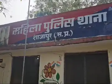 21 साल की महिला ने पति समेत तीन लोगों पर दर्ज कराया केस