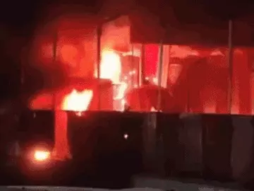 शादी समारोह के बीच मैरिज गार्डन में लगी आग