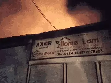 इंदौर में धू-धू कर जले जीएनटी मार्केट के दो गोदाम