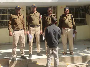 वैलेंटाइन डे पर प्रेमिका को पीटने वाला प्रेमी गिरफ्तार