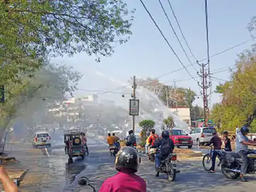 भोपाल में सड़क पर फूटा 30 फीट ऊंचा फव्वारा