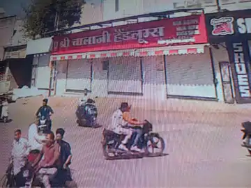 बुजुर्ग महिला की चैन लूटकर भागे बदमाश