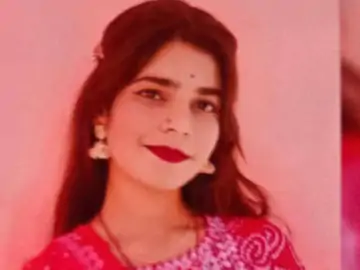 स्कूल बस की टक्कर से BA स्टूडेंट की मौत