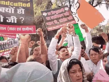भोपाल में ट्रंप सरकार के खिलाफ प्रदर्शन
