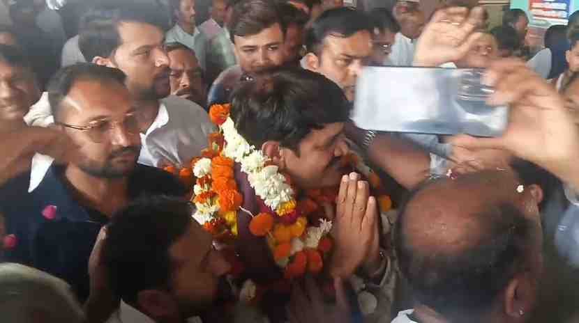 MP कांग्रेस किसान मोर्चा के प्रदेश अध्यक्ष धर्मेंद्र सिंह चौहान का भोपाल स्टेशन पर हुआ भव्य स्वागत