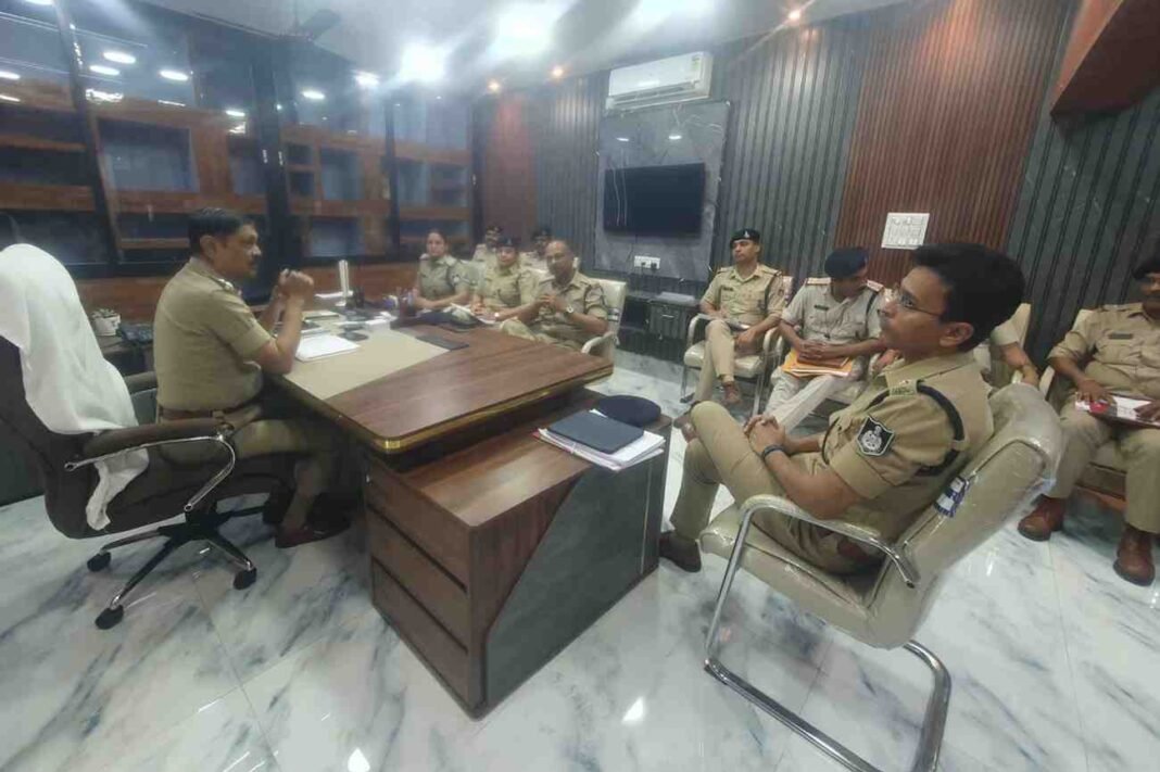 देहात पुलिस अधीक्षक कार्यालय में मासिक अपराध समीक्षा बैठक का हुआ आयोजन