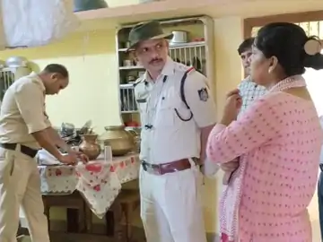 मोबाइल की लत में बेटे ने की मां की हत्या