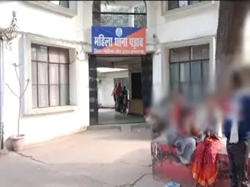 ऑफिसर से दहेज में मांगे दस लाख रुपए