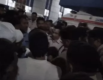 भोपाल के जेपी अस्पताल में हंगामा