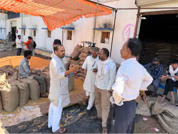 गेहूं खरीदी केंद्रों पर न छांव, न पीने का पानी