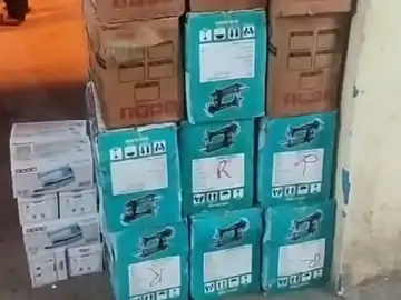 ऊषा कंपनी का टैग लगाकर बेच रहे थे सिलाई मशीन